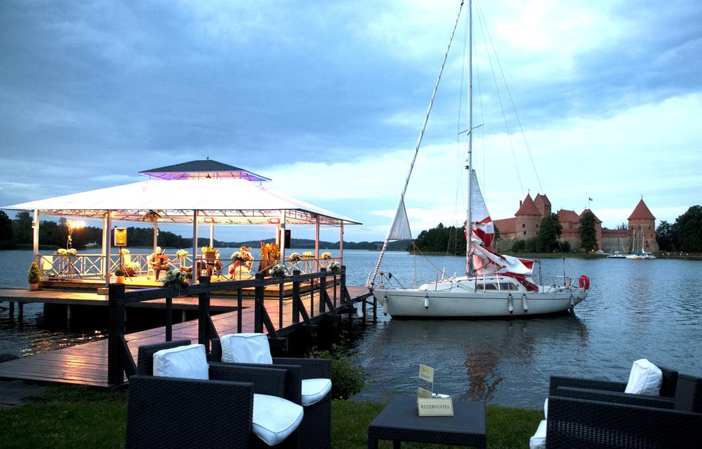 Apvalaus Stalo Klubas Gastro & Spa Hotel Trakai Exterior foto